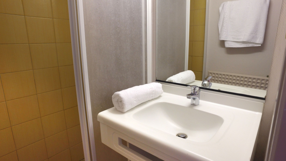 Bathroom, VVF Les Ecrins Champsaur, Saint Bonnet en Champsaur, Hautes-Alpes