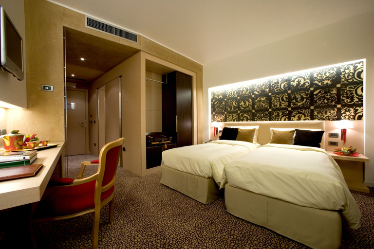 Bedroom 2, Antony Palace Hotel, Venezia