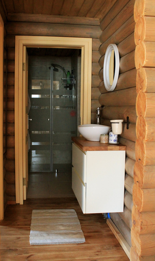 Bathroom, Dalia Barama