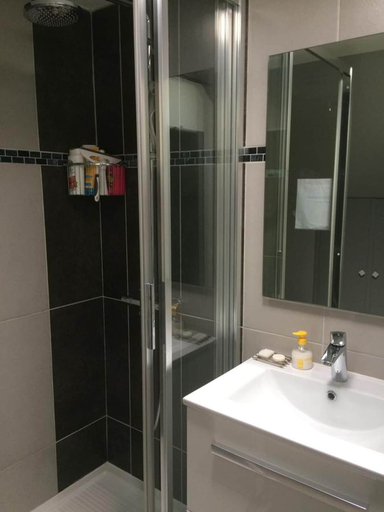 Bathroom 5, La Mansarde, Pas-de-Calais