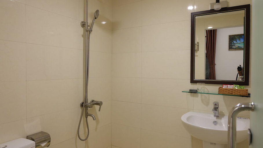 Bathroom 5, Seaside Hotel, Da Nang