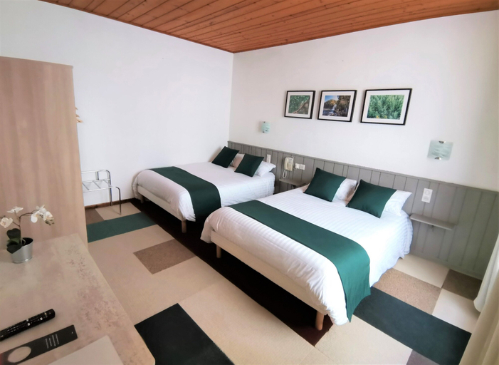 Bedroom 4, Hotel Les Montagnards, Doubs