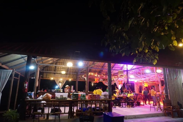 Food & Drinks, Phuengluang Resort, Chalermphrakiet