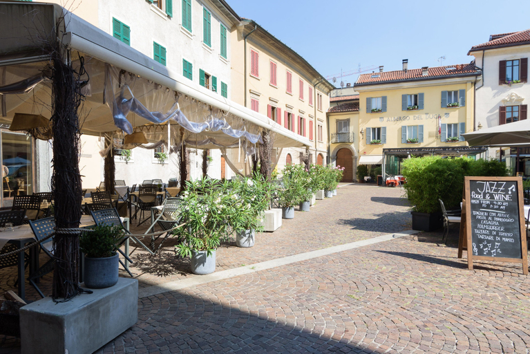 Exterior & Views, Numero Due Piazza Mazzini, Como