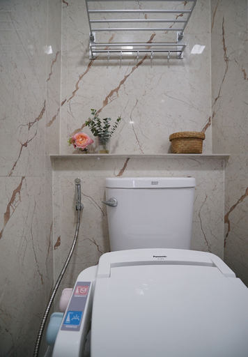 Bathroom 5, The Qube Fifty Hotel, Khlong Toey