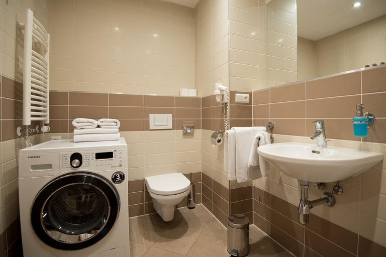 Bathroom 4, Aparthotel Angel, Praha 5