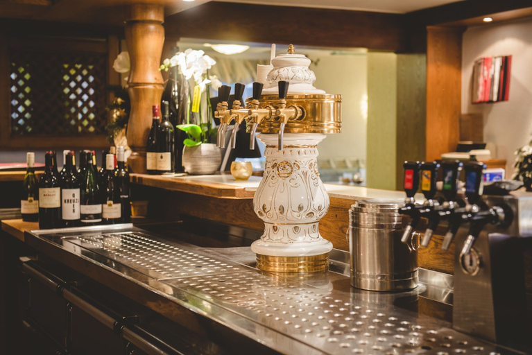 Food & Drinks