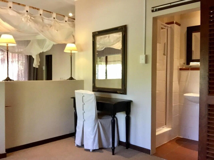 Bathroom 4, Aziza Guesthouse, Eden