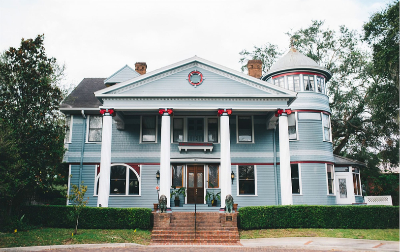 Exterior & Views