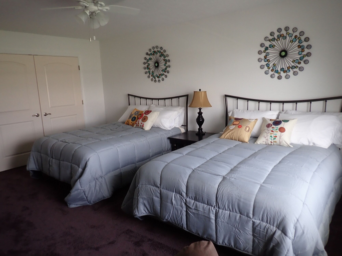 Bedroom 2, Pleasant Grove Inn LLC, Greene
