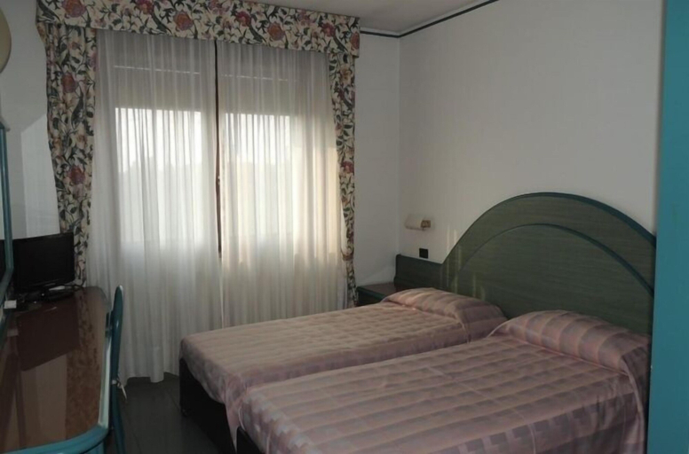 Bedroom 3, Albergo Ristorante Delfino, Novara