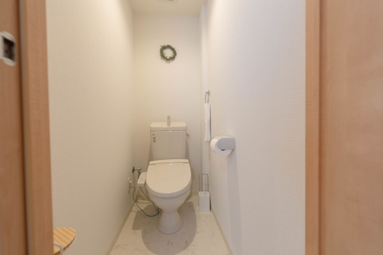 Bathroom 4, Yasakago, Kyoto