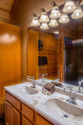 Bathroom 3, Sugar Ridge Resort, Carroll