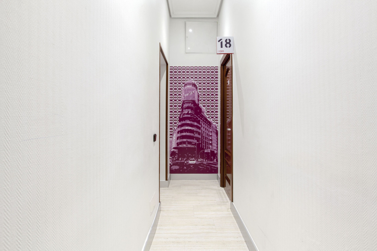 Others 4, Hostal Castilla I - Atocha, Madrid