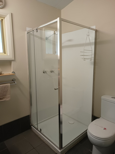 Bathroom 3, Lithgow Tourist and Van Park, Lithgow