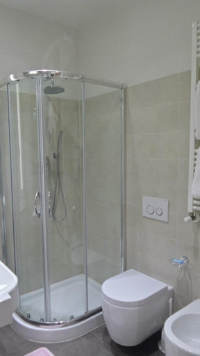 Bathroom 3, Hotel Bergamo, Rimini