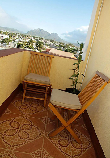 Others 4, Auberge le Rajah