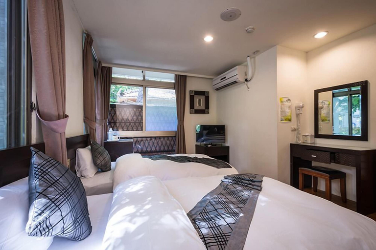 Bedroom 4, An Tong Hot Spring Hotel, Hualien