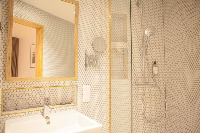 Bathroom 3, Hôtel Montholon Paris, Paris