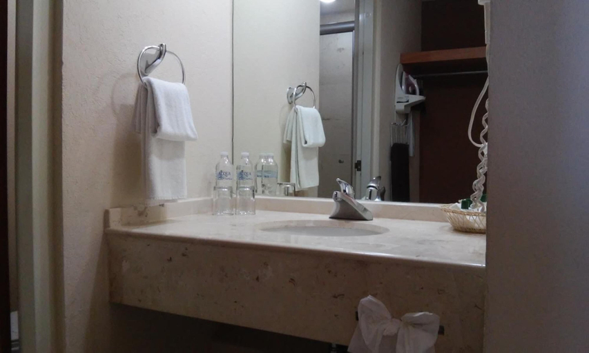 Bathroom 4, Balajú Hotel & Suites, Veracruz