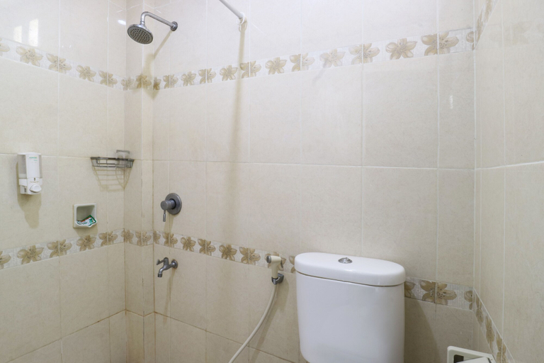 Bathroom 4, Warapsari Inn, Badung