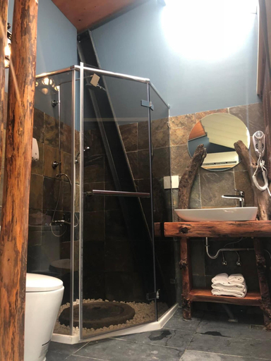 Bathroom 3, Yue Lake Backpackers, Nantou