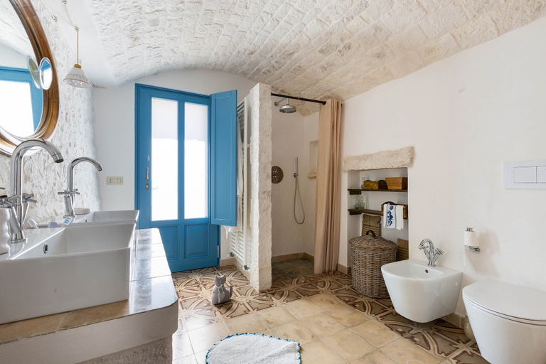 Bathroom 3, 2085 Trullo Gatto, Taranto