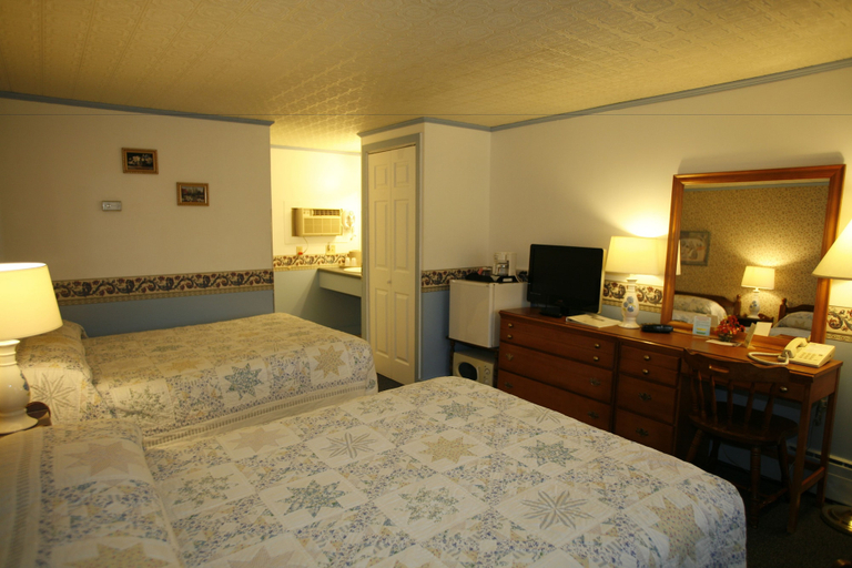 Bedroom 2, Bennington Motor Inn, Bennington