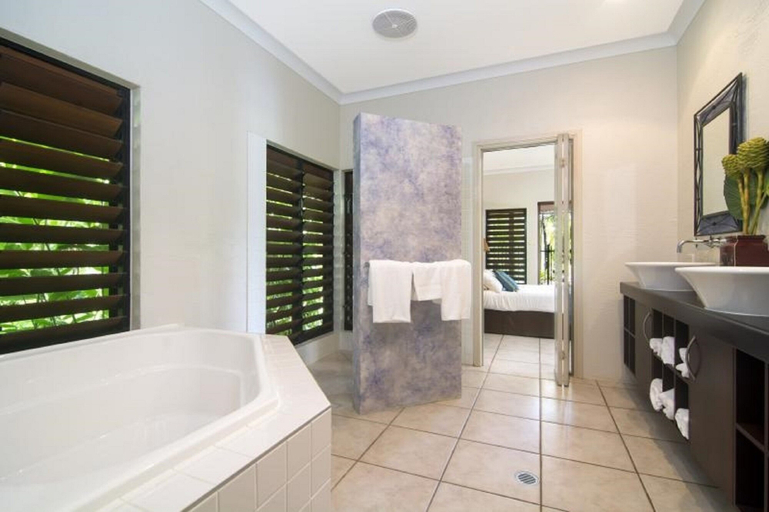 Bathroom 4, Tranquility By The Course Port Douglas, Douglas