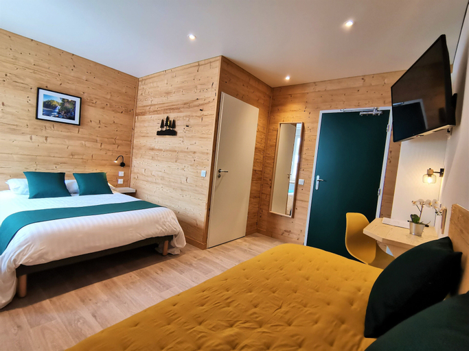 Bedroom 3, Hotel Les Montagnards, Doubs