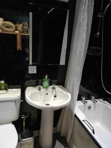 Bathroom 3, Bryn Mor Beach Hotel, Gwynedd