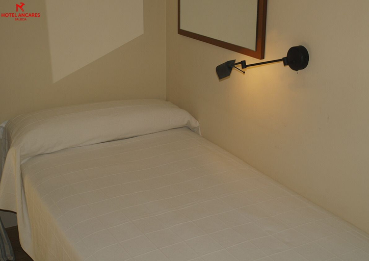 Bedroom 2, Hotel Ancares, León