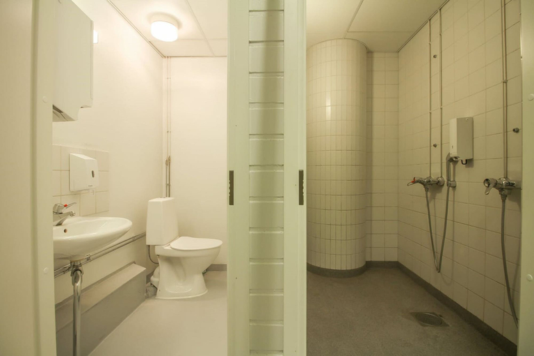 Bathroom, Forenom Hostel Helsinki Kutomotie, Uusimaa