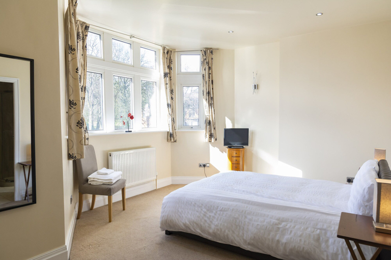Bedroom 3, Whitefield Charm Cozy 2 Bedroom Apartment Sleeps 8, Bury