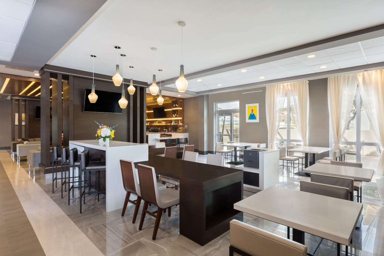 Food & Drinks 5, Wingate By Wyndham Miami Airport, Miami-Dade
