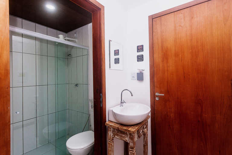 Bathroom 3, Economy Apart, Natal