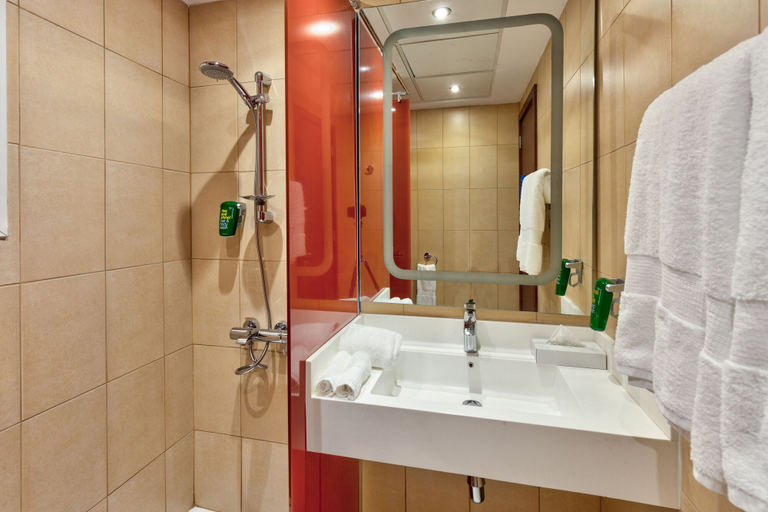 Bathroom 4, Radisson Hotel & Apartments Dammam Industrial City, Dammam
