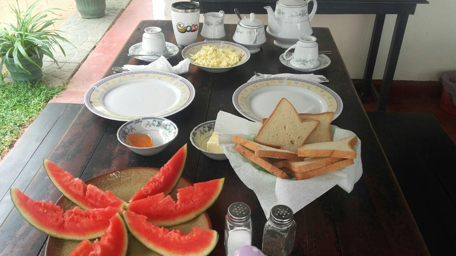 Food & Drinks 5, Araliya White House, Negombo