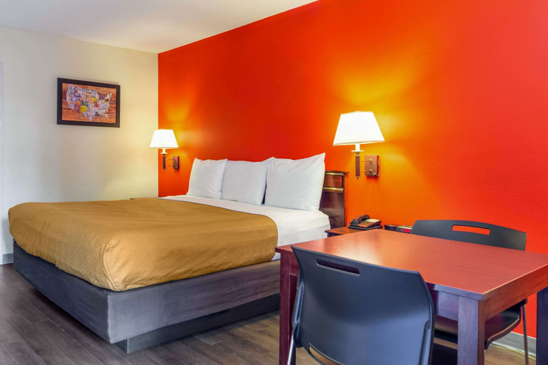 Bedroom 3, Econo Lodge Laurel, Jones