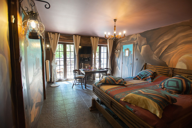 Bedroom 5, Western City, Liège