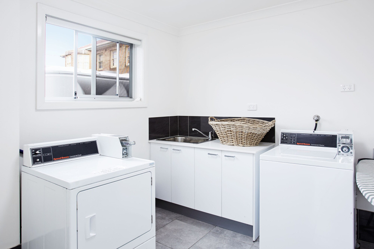 Others 5, Studios On Beaumont, Newcastle - Throsby