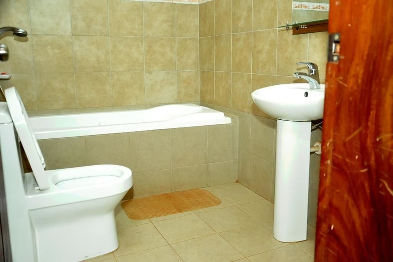 Bathroom 3, Dorabo Tourist Hotel, Butembe