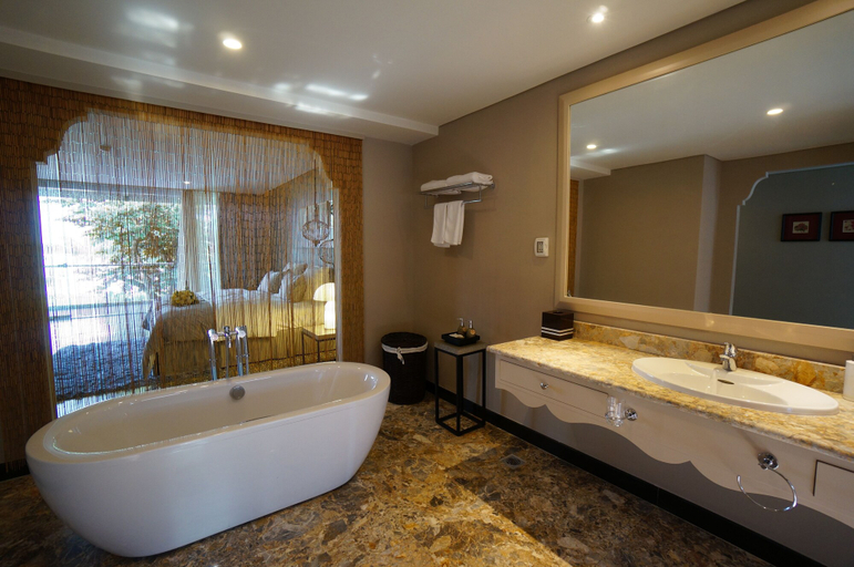 Bathroom 4, Plumeria Private Villa, District 9