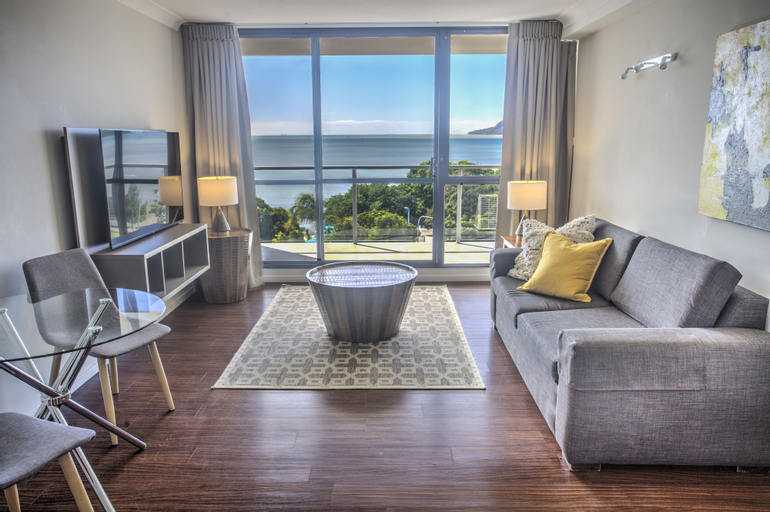 Cairns Plaza Hotel, Cairns