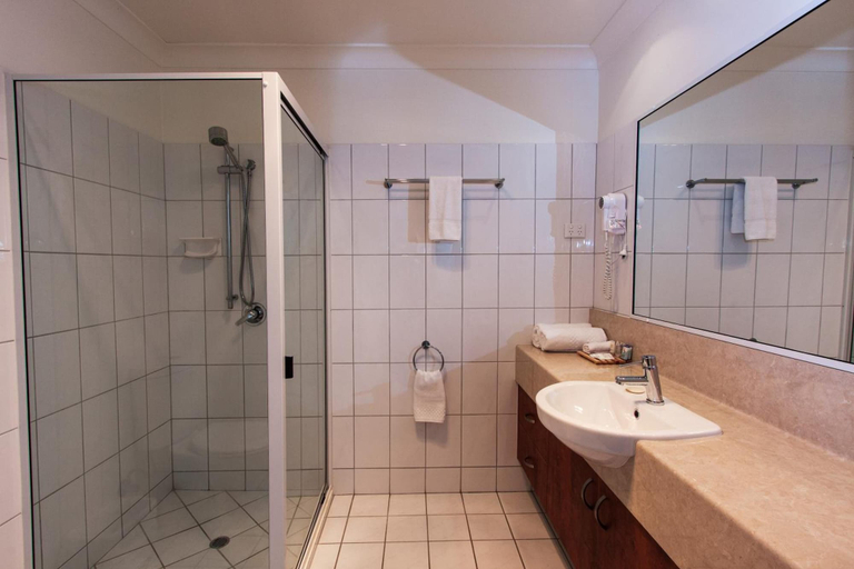 Bathroom 4, Kobbers Motor Inn, Dalby