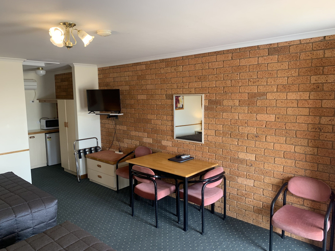 Others 4, Newell Motor Inn - Narrandera, Narrandera