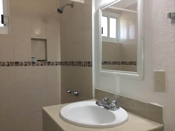 Bathroom 4, Hotel Arista Bugambilias, Tonalá