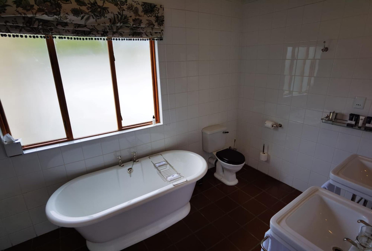 Bathroom 4, Kleine Constantia, City of Johannesburg