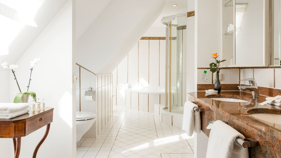 Bathroom 5, Althoff Hotel Fürstenhof Celle, Celle