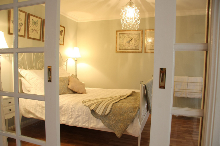 Bedroom 2, Azalea Cedar-Rose Villa, Barossa